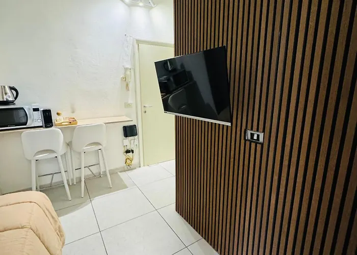 Tiny & Cosy Flat In דירה *