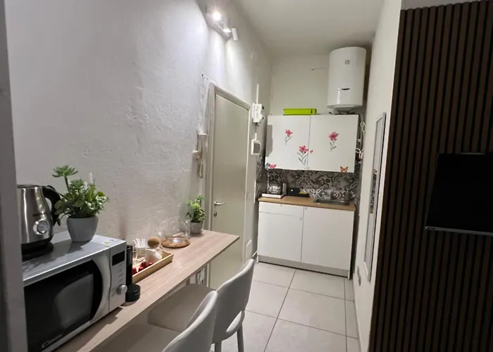 Tiny & Cosy Flat In דירה *
